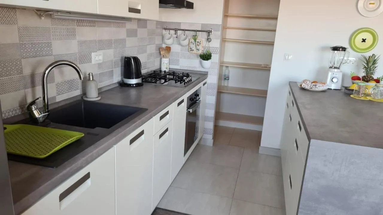 Oasis Apartment With Sea View And Garden Kastel Stari Croatia