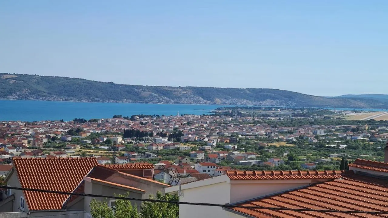 Oasis Apartment With Sea View And Garden Kastel Stari