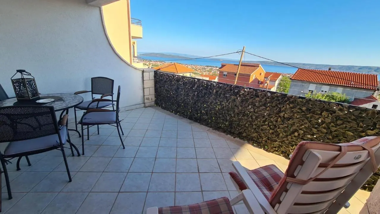 Oasis Apartment With Sea View And Garden Kastel Stari