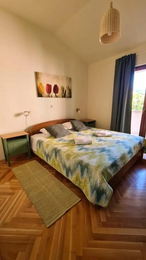 Oasis Apartment With Sea View And Garden Kastel Stari