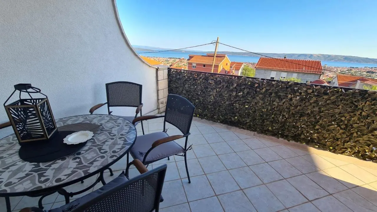 Oasis Apartment With Sea View And Garden Kastel Stari