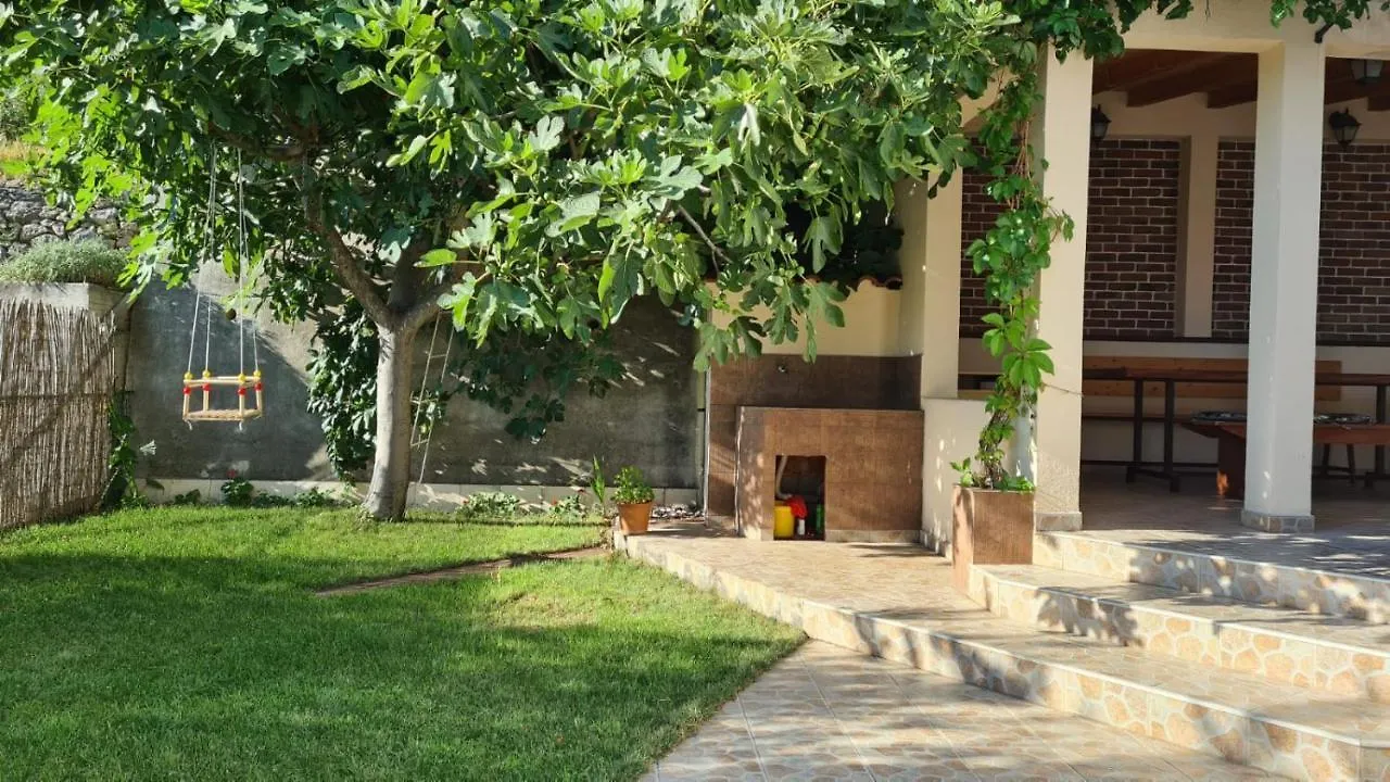 Oasis Apartment With Sea View And Garden Kastel Stari